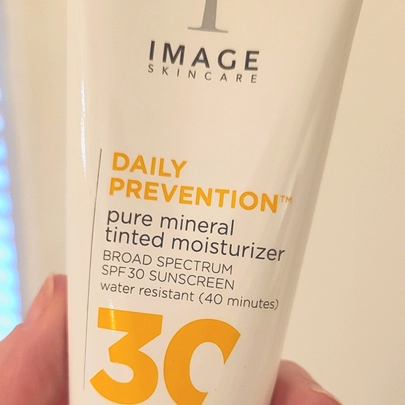 NIB Image Skincare DAILY PREVENTION Mineral Tinted Moisturizer SPF 30 Sunscreen - Picture 4 of 7